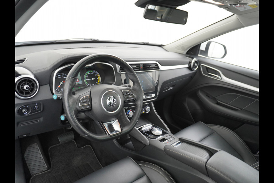 MG ZS AUT. EV Leder Pano-dak Adaptive-Cruise Apple Carplay Android Luxury Navi Camera Airco DAB+ EV45kWh Connected-Services Elec.Stoel+Verwarmd Keyless Lane/Speed Assist Bluetooth Led ESP BAS ASR Botswaarsch.Systeem Bordherkenning Lmv Pdc 3 fase laden