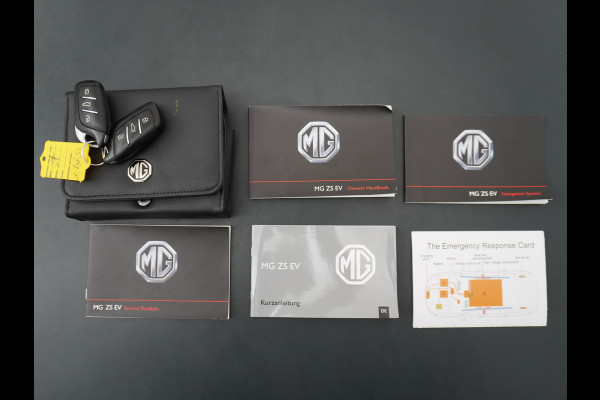 MG ZS AUT. EV Leder Pano-dak Adaptive-Cruise Apple Carplay Android Luxury Navi Camera Airco DAB+ EV45kWh Connected-Services Elec.Stoel+Verwarmd Keyless Lane/Speed Assist Bluetooth Led ESP BAS ASR Botswaarsch.Systeem Bordherkenning Lmv Pdc 3 fase laden