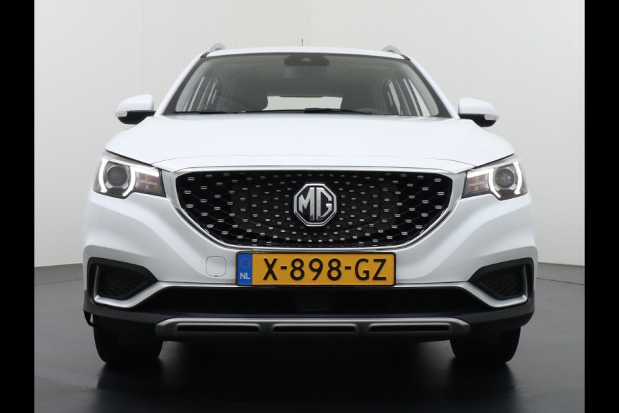 MG ZS AUT. EV Leder Pano-dak Adaptive-Cruise Apple Carplay Android Luxury Navi Camera Airco DAB+ EV45kWh Connected-Services Elec.Stoel+Verwarmd Keyless Lane/Speed Assist Bluetooth Led ESP BAS ASR Botswaarsch.Systeem Bordherkenning Lmv Pdc 3 fase laden