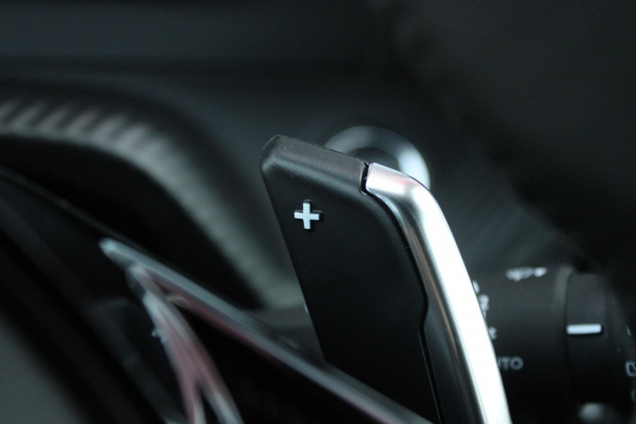 Peugeot 2008 1.2 Hybrid 145PK AUTOMAAT ALLURE | NIEUWE AUTO! | CAMERA VOOR + ACHTER | KEYLESS ENTRY/START | PARKEERSENSOREN VOOR + ACHTER | DODEHOEK DETECTIE | 17" LICHTMETALEN VELGEN | ADAPTIVE CRUISE CONTROL | CLIMATE CONTROL | STOEL VERWARMING | DRAADLOZE APPLE CARPLAY/ANDROID AUTO |