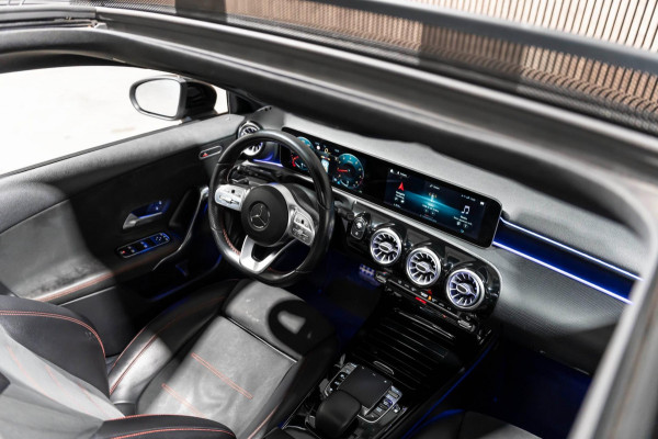 Mercedes-Benz A-Klasse 200 AMG PANO LED CAMERA