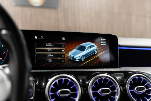 Mercedes-Benz A-Klasse 200 AMG PANO LED CAMERA