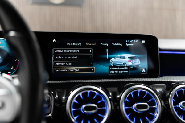 Mercedes-Benz A-Klasse 200 AMG PANO LED CAMERA