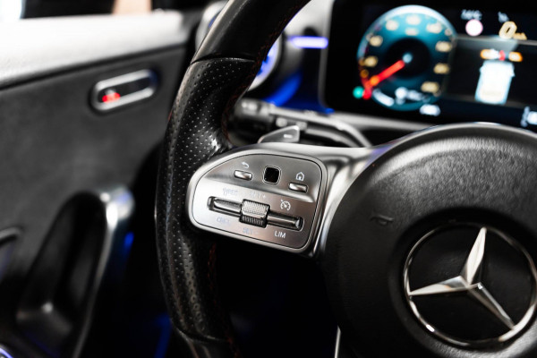 Mercedes-Benz A-Klasse 200 AMG PANO LED CAMERA