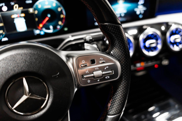 Mercedes-Benz A-Klasse 200 AMG PANO LED CAMERA