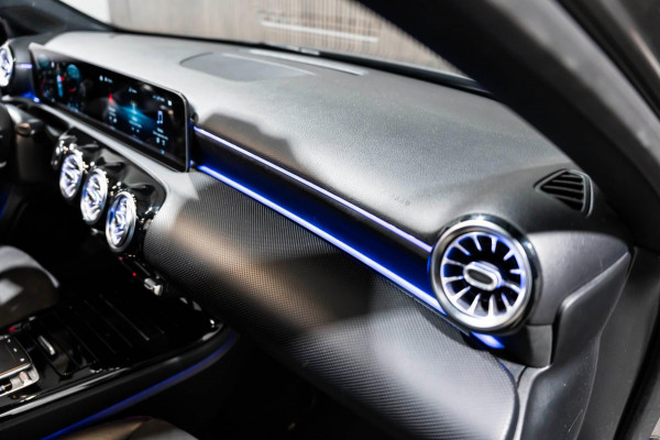 Mercedes-Benz A-Klasse 200 AMG PANO LED CAMERA