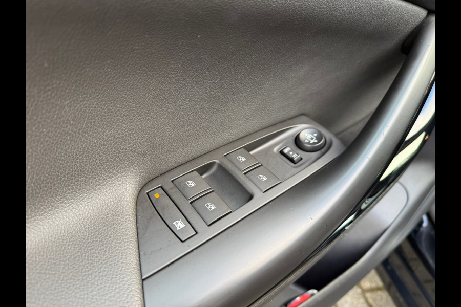 Opel Astra 1.6 Turbo Innovation - Automaat - Navi - Leder - Parkeerhulp - Org.NL