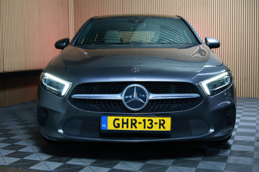Mercedes-Benz A-Klasse 200 Business Solution AMG PANO MEMORY LANE PDC '18