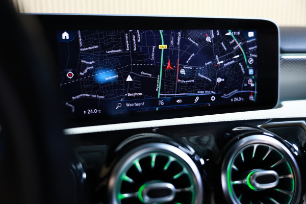 Mercedes-Benz A-Klasse 200 Business Solution AMG PANO MEMORY LANE PDC '18