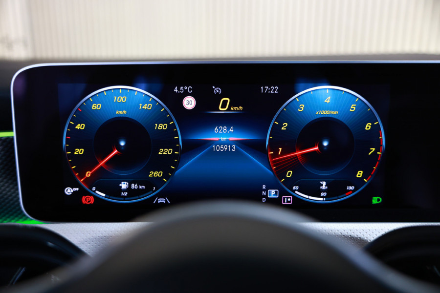 Mercedes-Benz A-Klasse 200 Business Solution AMG PANO MEMORY LANE PDC '18