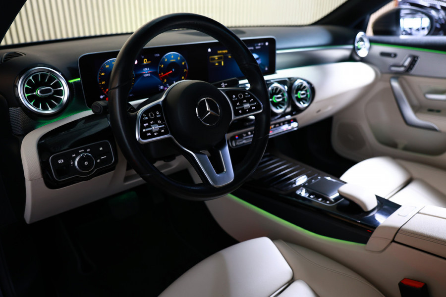 Mercedes-Benz A-Klasse 200 Business Solution AMG PANO MEMORY LANE PDC '18