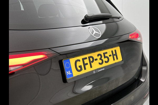 Mercedes-Benz GLC 300 e 4MATIC AMG Plug-In Hybride | 360  graden Camera | Memory seats | Schuifkanteldak | Sfeerverlichting | Chroompakket | Keyless entry Inclusief 24 maanden MB Certified garantie voor Europa.