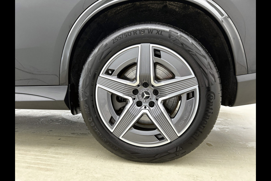 Mercedes-Benz GLC 300 e 4MATIC AMG Plug-In Hybride | 360  graden Camera | Memory seats | Schuifkanteldak | Sfeerverlichting | Chroompakket | Keyless entry Inclusief 24 maanden MB Certified garantie voor Europa.