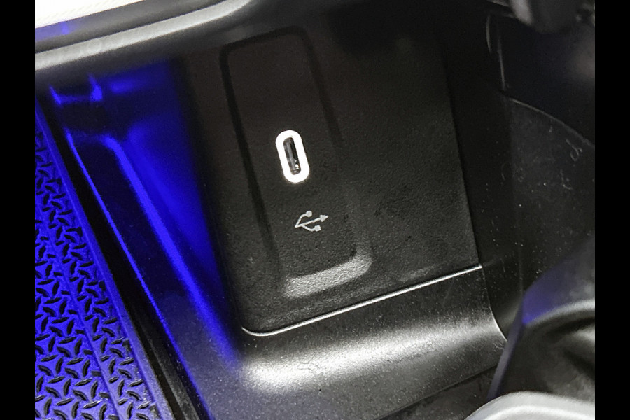 Mercedes-Benz GLC 300 e 4MATIC AMG Plug-In Hybride | 360  graden Camera | Memory seats | Schuifkanteldak | Sfeerverlichting | Chroompakket | Keyless entry Inclusief 24 maanden MB Certified garantie voor Europa.