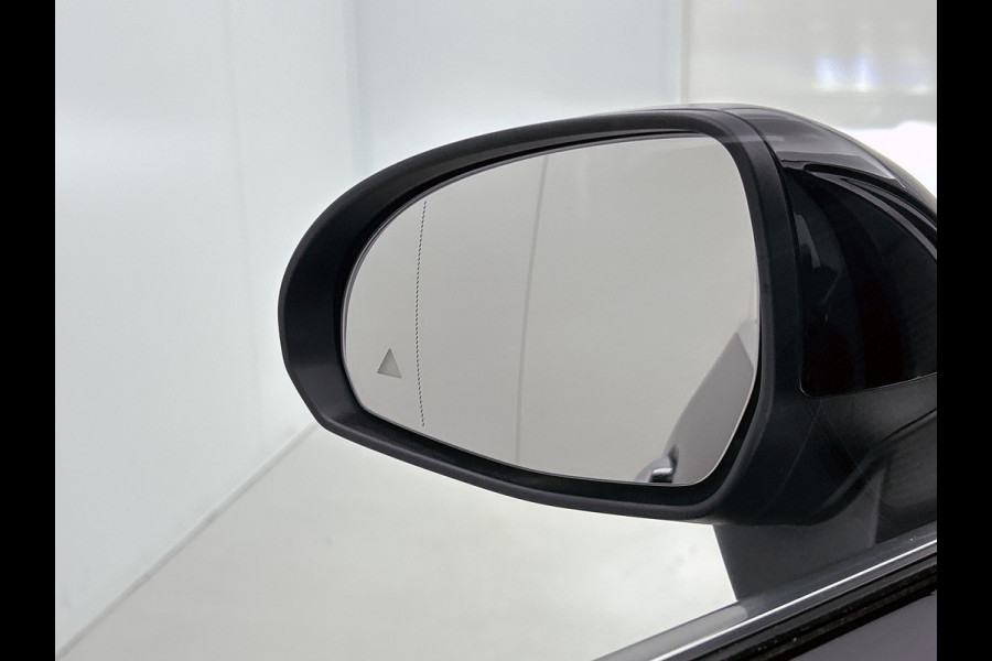 Mercedes-Benz GLC 300 e 4MATIC AMG Plug-In Hybride | 360  graden Camera | Memory seats | Schuifkanteldak | Sfeerverlichting | Chroompakket | Keyless entry Inclusief 24 maanden MB Certified garantie voor Europa.