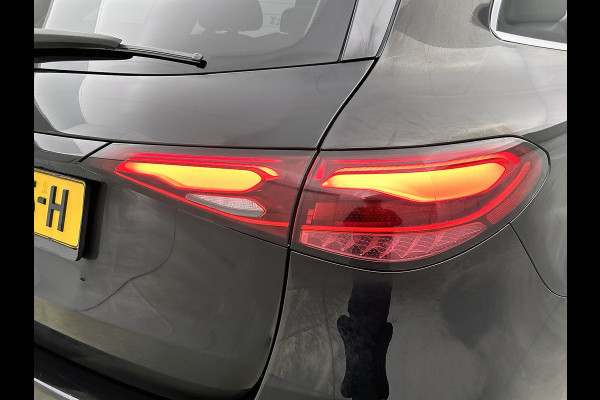 Mercedes-Benz GLC 300 e 4MATIC AMG Plug-In Hybride | 360  graden Camera | Memory seats | Schuifkanteldak | Sfeerverlichting | Chroompakket | Keyless entry Inclusief 24 maanden MB Certified garantie voor Europa.