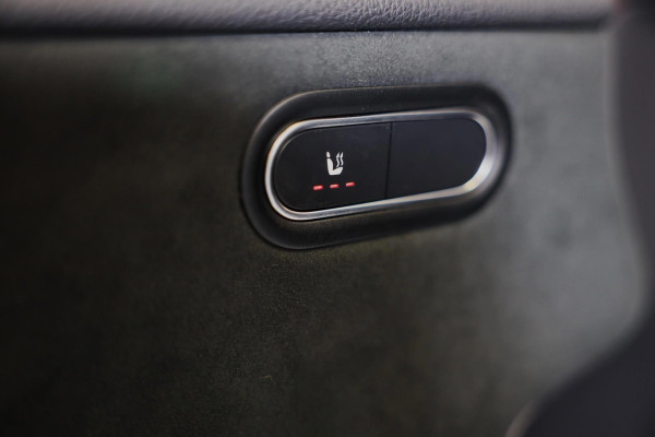 Mercedes-Benz CLA-Klasse 250 e AMG Line / AUT / Digital Cockpit / Cruise Control / Sfeerverlichting / Camera / Pano