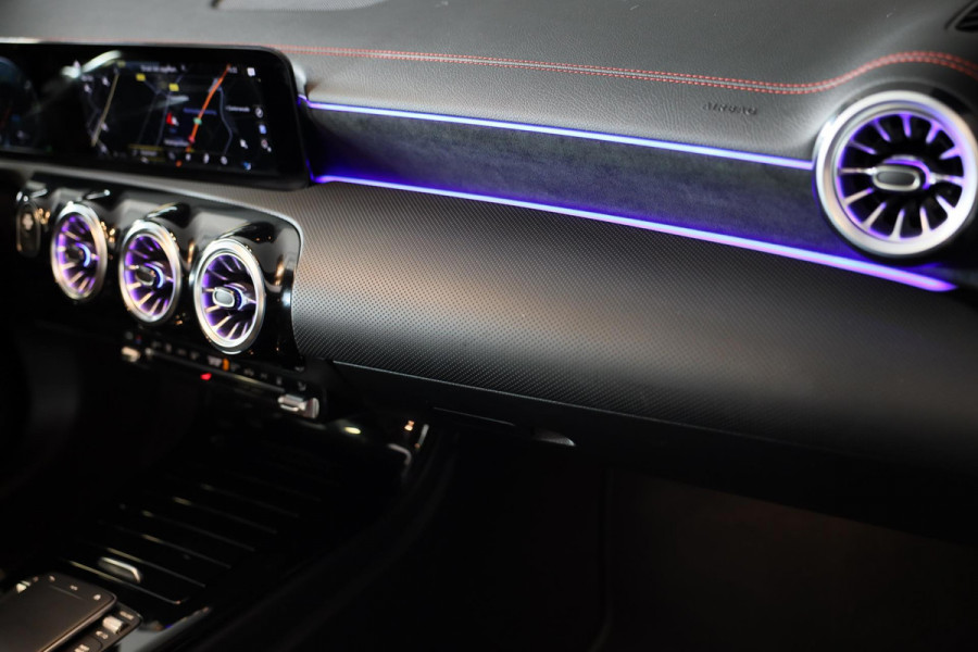 Mercedes-Benz CLA-Klasse 250 e AMG Line / AUT / Digital Cockpit / Cruise Control / Sfeerverlichting / Camera / Pano
