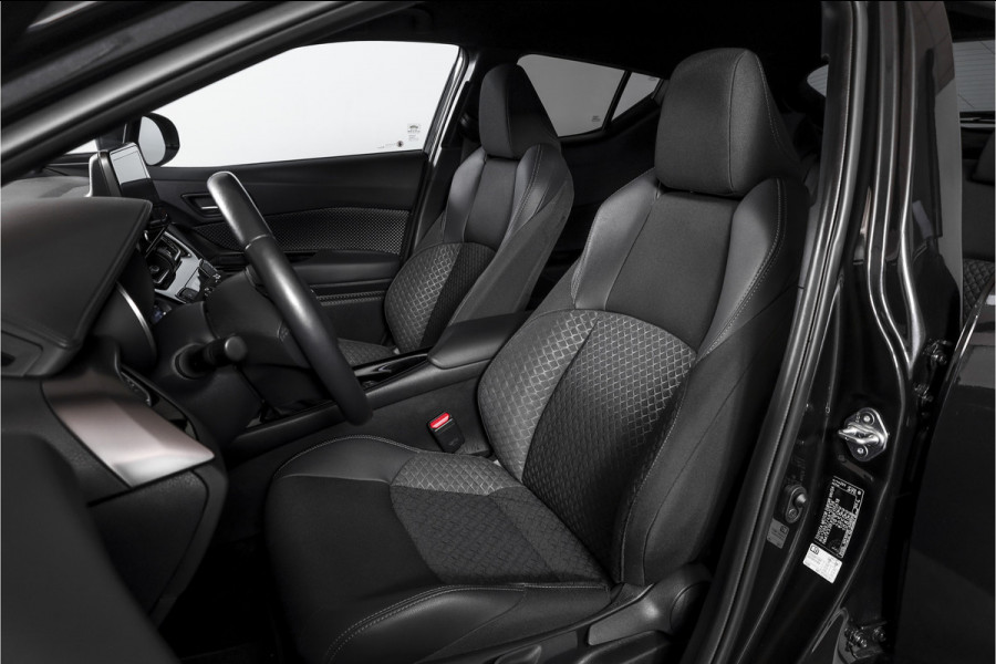 Toyota C-HR 2.0 Hybrid Dynamic | Adapt. Cruise | Stoel-+Stuurverw. | PDC | Camera | NAV+App. Connect | ECC | Afn. Trekhaak | LM 18" |