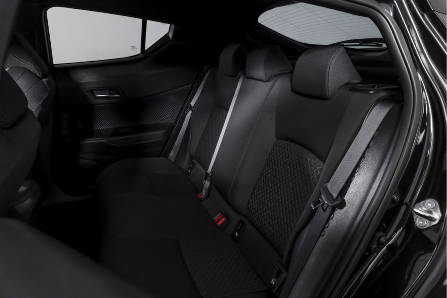 Toyota C-HR 2.0 Hybrid Dynamic | Adapt. Cruise | Stoel-+Stuurverw. | PDC | Camera | NAV+App. Connect | ECC | Afn. Trekhaak | LM 18" |