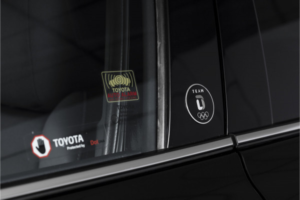 Toyota C-HR 2.0 Hybrid Dynamic | Adapt. Cruise | Stoel-+Stuurverw. | PDC | Camera | NAV+App. Connect | ECC | Afn. Trekhaak | LM 18" |