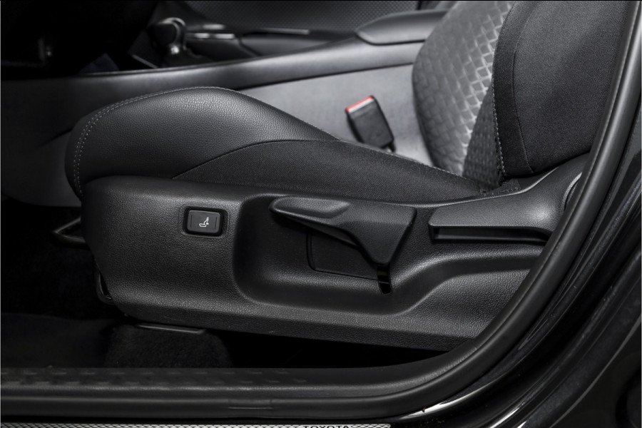 Toyota C-HR 2.0 Hybrid Dynamic | Adapt. Cruise | Stoel-+Stuurverw. | PDC | Camera | NAV+App. Connect | ECC | Afn. Trekhaak | LM 18" |