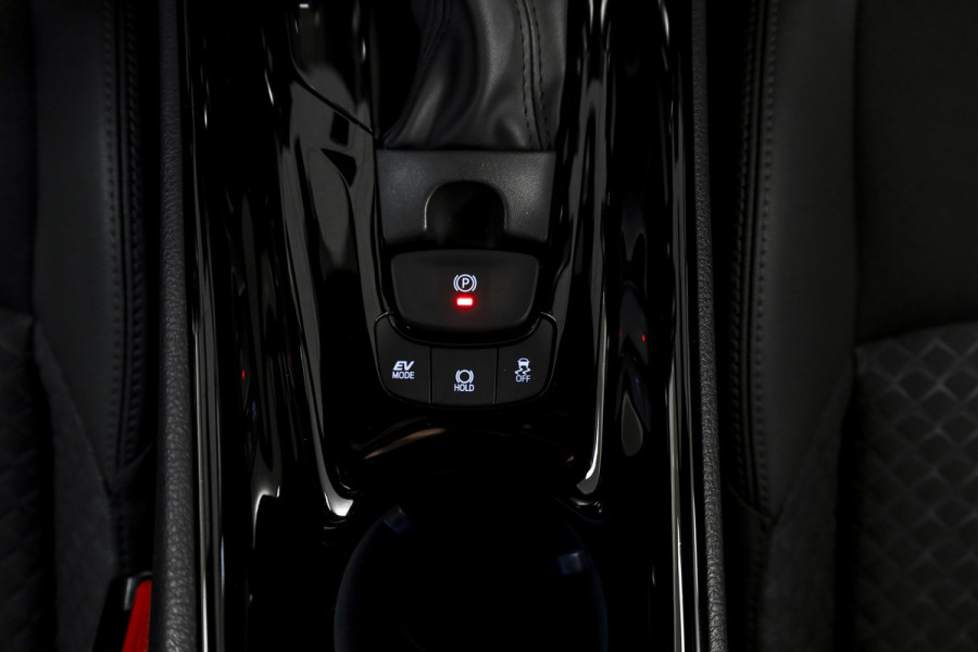 Toyota C-HR 2.0 Hybrid Dynamic | Adapt. Cruise | Stoel-+Stuurverw. | PDC | Camera | NAV+App. Connect | ECC | Afn. Trekhaak | LM 18" |