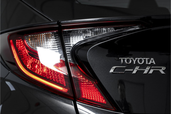 Toyota C-HR 2.0 Hybrid Dynamic | Adapt. Cruise | Stoel-+Stuurverw. | PDC | Camera | NAV+App. Connect | ECC | Afn. Trekhaak | LM 18" |