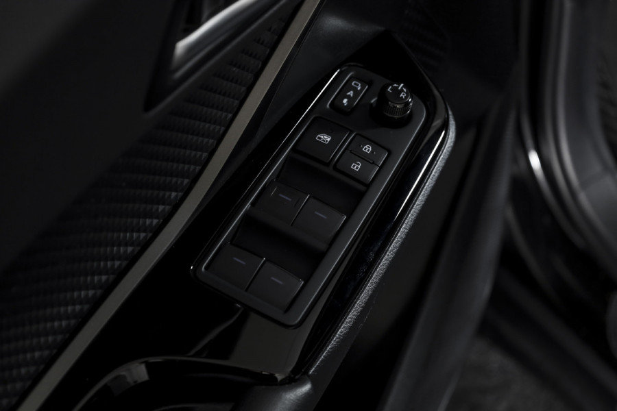 Toyota C-HR 2.0 Hybrid Dynamic | Adapt. Cruise | Stoel-+Stuurverw. | PDC | Camera | NAV+App. Connect | ECC | Afn. Trekhaak | LM 18" |