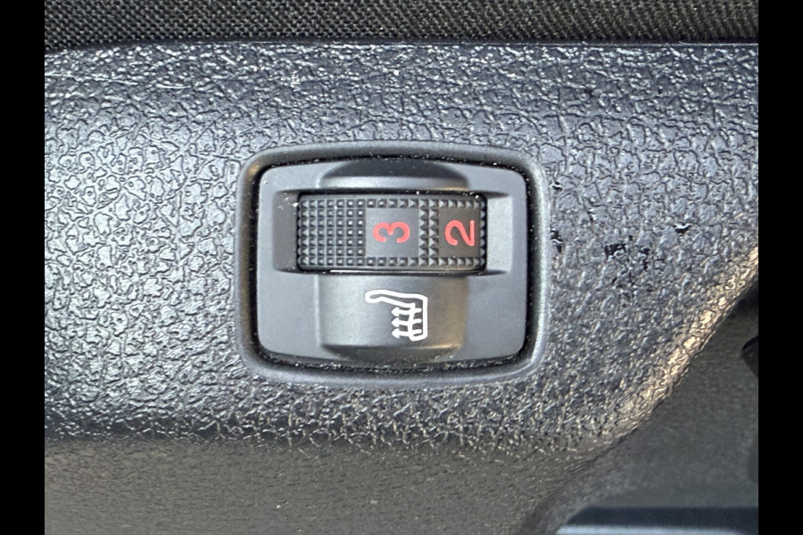 Peugeot e-Expert DC 75 kWh (Stoelverwarming - 2x Schuifdeuren - Keyless Entry - Laadruimte betimmering - Automatische Airco - Navigatie - Parkeer