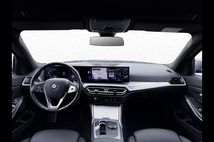 BMW 3 Serie Touring 320e | Trekhaak | Nieuw model | Carplay | Camera | Skyscraper grau | Sfeerverlichting | Widescreen | M Shadow