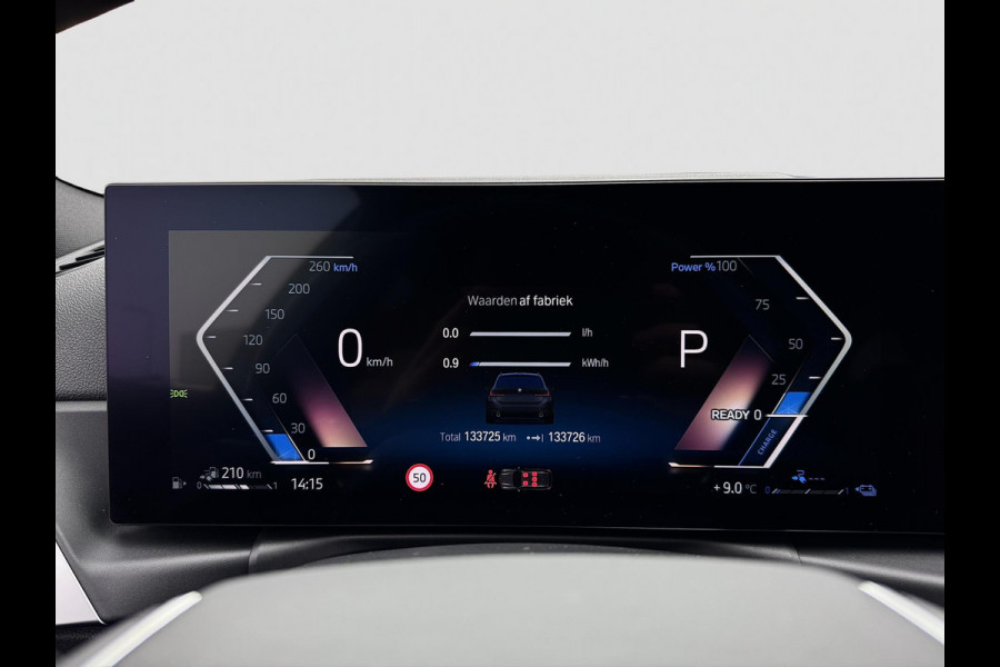 BMW 3 Serie Touring 320e | Trekhaak | Nieuw model | Carplay | Camera | Skyscraper grau | Sfeerverlichting | Widescreen | M Shadow