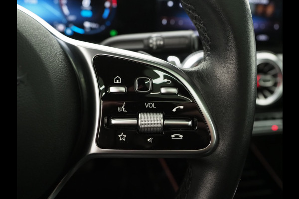 Mercedes-Benz GLA 250 e Progressive | Panoramadak | Trekhaak | Leder | Camera | Keyless | Adaptive Cruise | Sfeerlicht