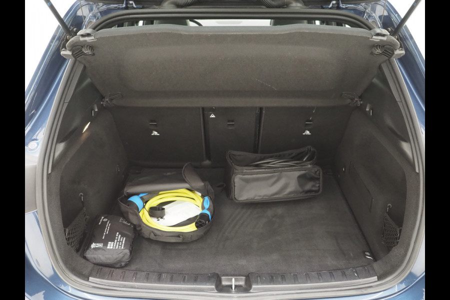 Mercedes-Benz GLA 250 e Progressive | Panoramadak | Trekhaak | Leder | Camera | Keyless | Adaptive Cruise | Sfeerlicht
