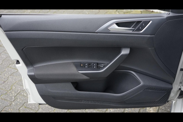 Volkswagen Polo 1.0 TSI 3x R-Line 110PK AUTOMAAT-ACC-CAMERA-CARPLAY-DAB-GROOT NAVI-IQ LIGHT-KEYLESS-VIRTUEEL