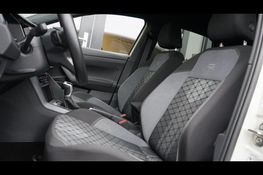 Volkswagen Polo 1.0 TSI 3x R-Line 110PK AUTOMAAT-ACC-CAMERA-CARPLAY-DAB-GROOT NAVI-IQ LIGHT-KEYLESS-VIRTUEEL