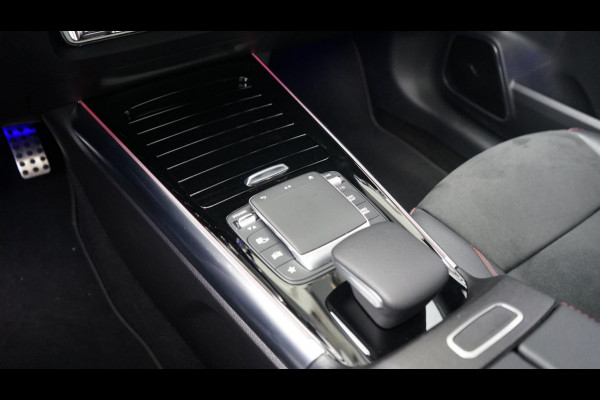 Mercedes-Benz GLA 250 4MATIC AMG NIGHT AUTOMAAT-360 CAMERA-AMBIANCE-BURMESTER-KEYLESS-NAVIGATIE-PANO-WINTER-Etc.