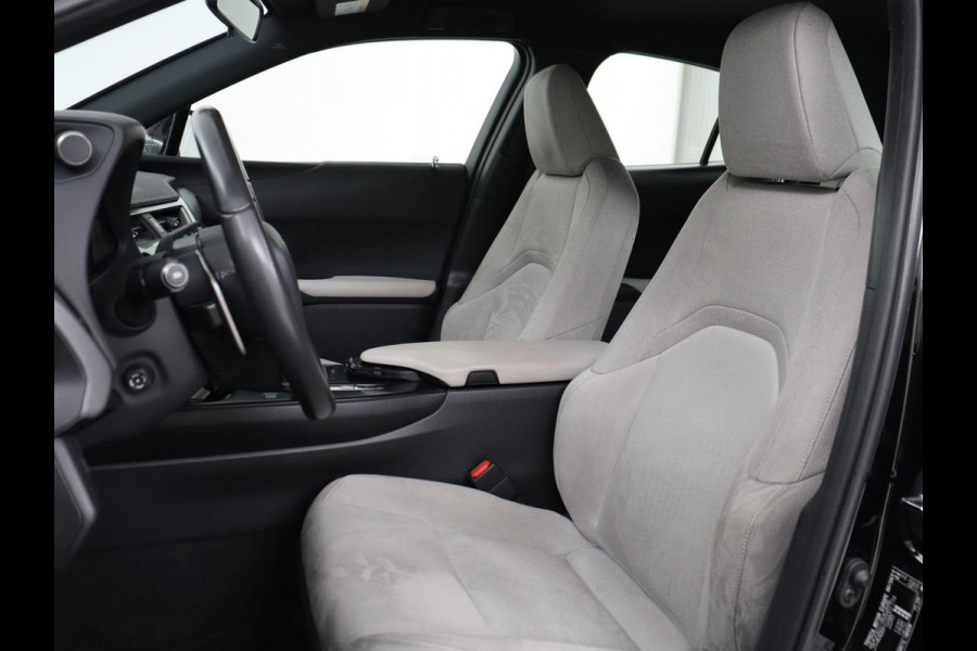 Lexus UX 300e 54 kWh | Alcantara | Adaptive cruise | Carplay | Full LED | Elektrische stoelen | Climate control | Bluetooth | DAB
