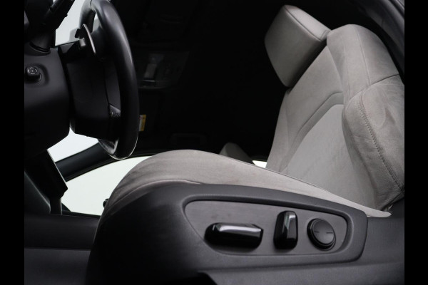 Lexus UX 300e 54 kWh | Alcantara | Adaptive cruise | Carplay | Full LED | Elektrische stoelen | Climate control | Bluetooth | DAB