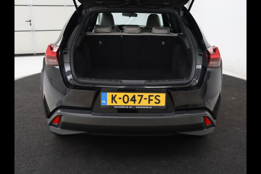 Lexus UX 300e 54 kWh | Alcantara | Adaptive cruise | Carplay | Full LED | Elektrische stoelen | Climate control | Bluetooth | DAB