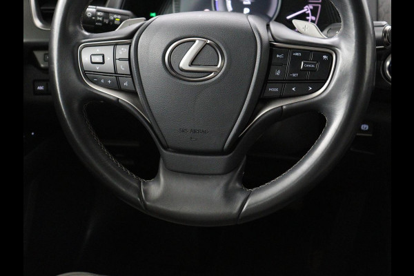 Lexus UX 300e 54 kWh | Alcantara | Adaptive cruise | Carplay | Full LED | Elektrische stoelen | Climate control | Bluetooth | DAB