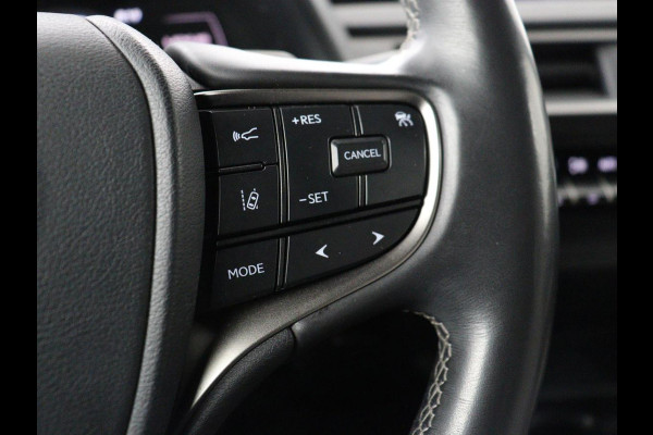 Lexus UX 300e 54 kWh | Alcantara | Adaptive cruise | Carplay | Full LED | Elektrische stoelen | Climate control | Bluetooth | DAB