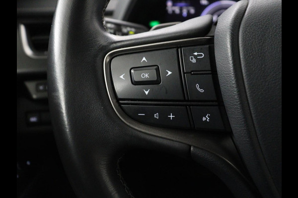 Lexus UX 300e 54 kWh | Alcantara | Adaptive cruise | Carplay | Full LED | Elektrische stoelen | Climate control | Bluetooth | DAB