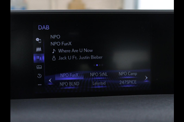 Lexus UX 300e 54 kWh | Alcantara | Adaptive cruise | Carplay | Full LED | Elektrische stoelen | Climate control | Bluetooth | DAB