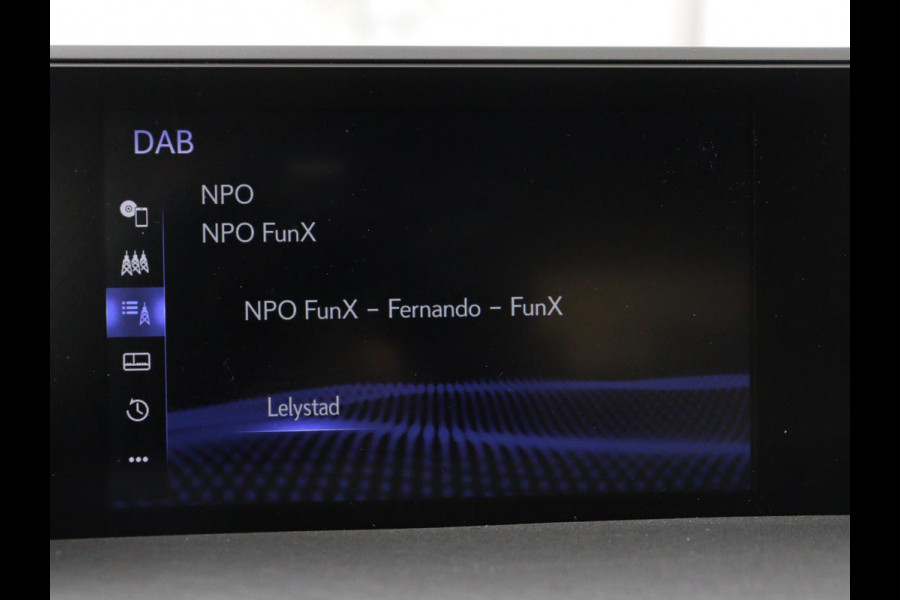 Lexus UX 300e 54 kWh | Alcantara | Adaptive cruise | Carplay | Full LED | Elektrische stoelen | Climate control | Bluetooth | DAB