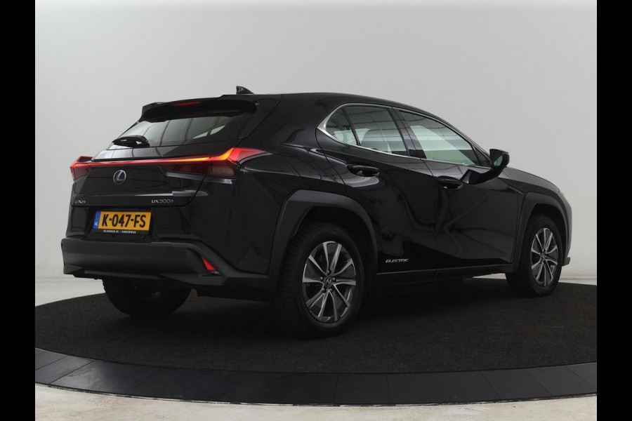 Lexus UX 300e 54 kWh | Alcantara | Adaptive cruise | Carplay | Full LED | Elektrische stoelen | Climate control | Bluetooth | DAB