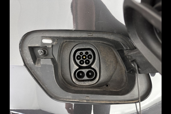 Volkswagen ID.3 First Max 58 kWh [ 3-Fase-11kW ] {SOH-87%} (INCL-BTW) *HEATPUMP | PANO | HEAD-UP | ADAPTIVE-CRUISE | IQ-LIGHTS | BLINDSPOT | CAMERA | KEYLESS | MICROFIBRE | AMBIENTLIGHT | NAVI-FULLMAP | DAB+ | ECC | HEATED-SPORTSEATS | DIGI-COCKPIT |