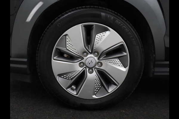 Hyundai Kona EV Fashion 64 kWh | SOH 100% | 3 Fase | Head-Up | Camera | Adaptive cruise | Krell Audio | Wamtepomp | Carplay | Navigatie | Bluetooth