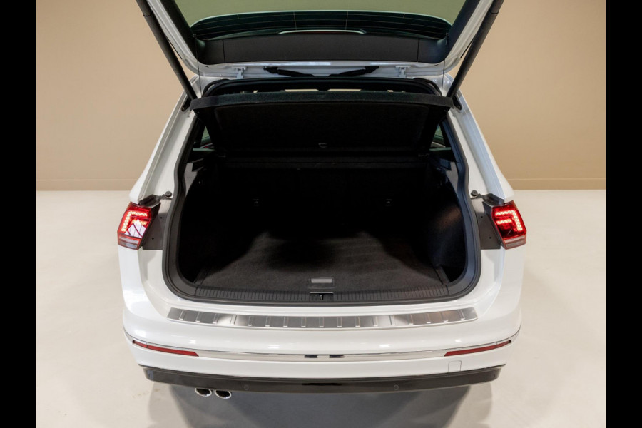 Volkswagen Tiguan 2.0 TSI 4Motion Highline / 180pk / R-Line / Achteruitrijcamera / Cruise / Navigatie / Apple Carplay