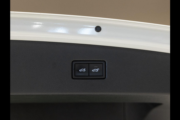 Volkswagen Tiguan 2.0 TSI 4Motion Highline / 180pk / R-Line / Achteruitrijcamera / Cruise / Navigatie / Apple Carplay